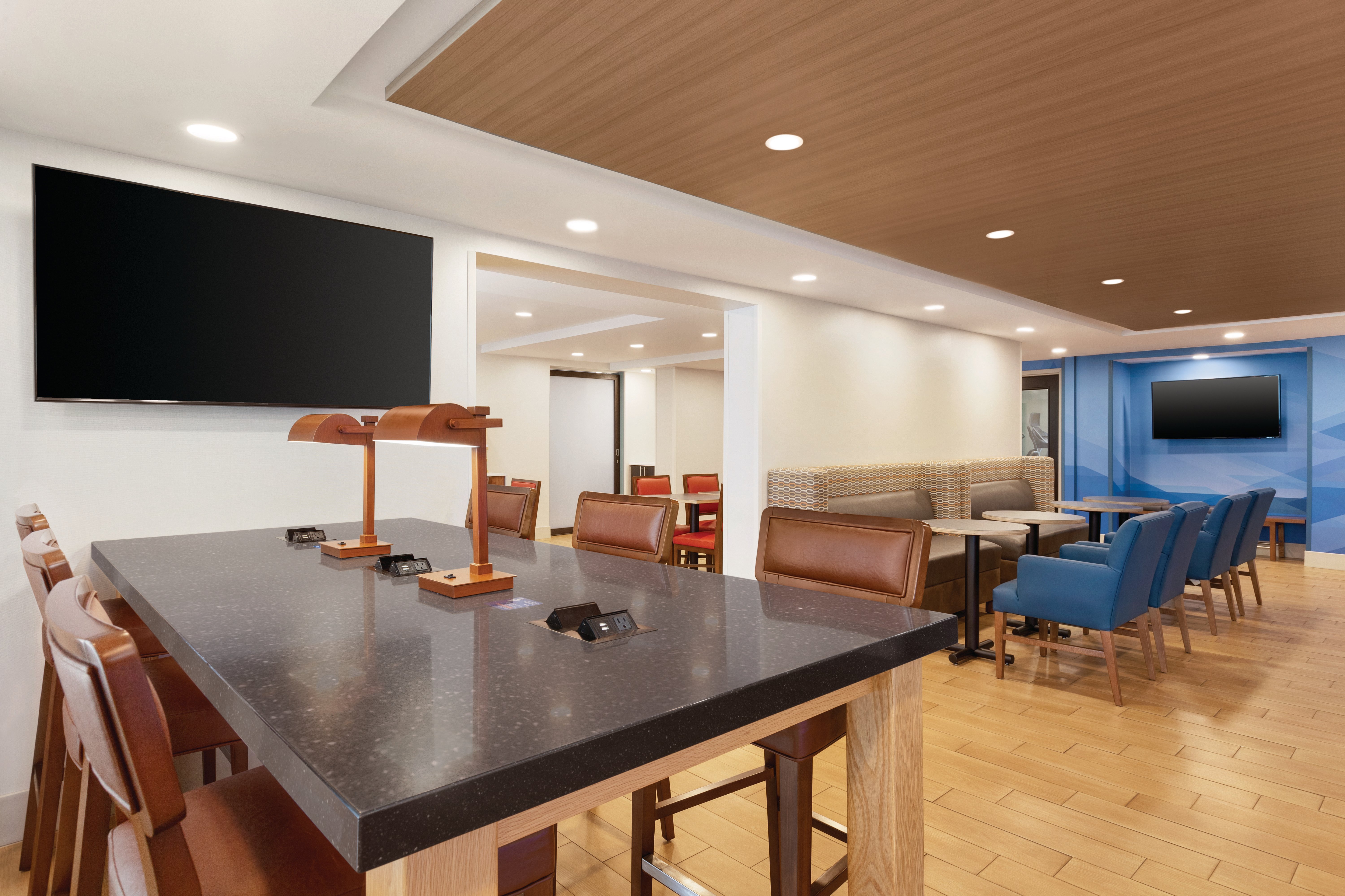 Holiday Inn Express Hartford South Rocky Hill 33/41