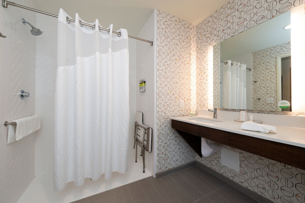Holiday Inn Suites Idaho Falls 30/75