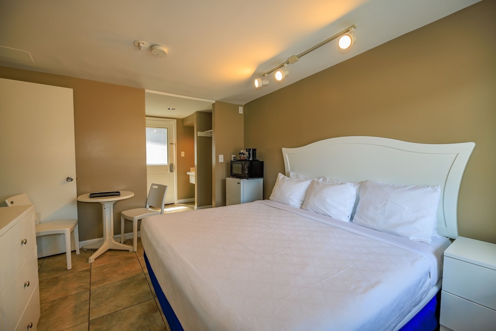 The White Sands Oceanfront Resort & Spa 17/70
