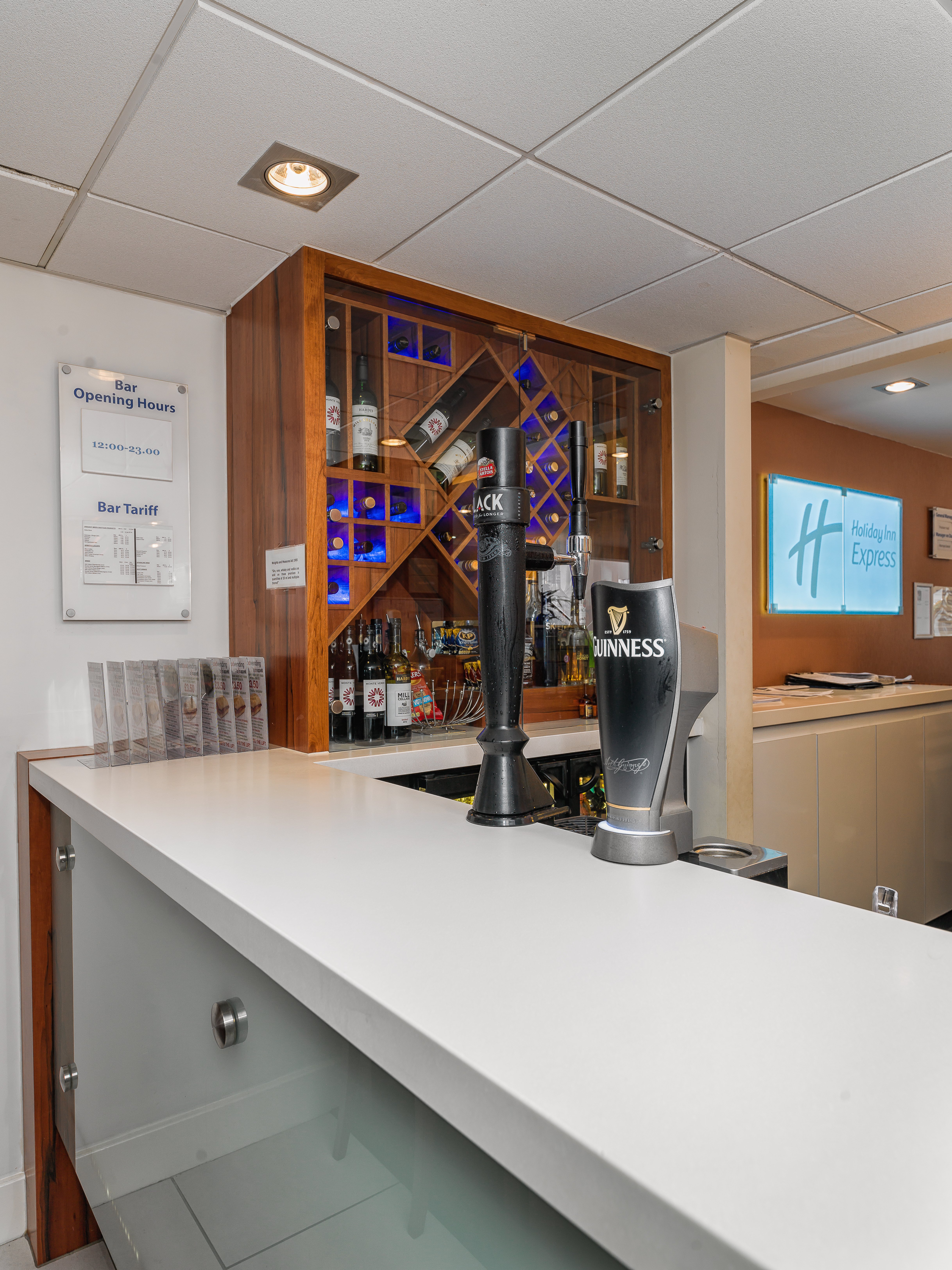 Holiday Inn Express Gatwick Crawley 10/50