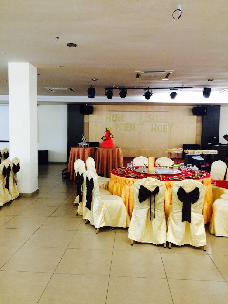 Grand Court Hotel 50/56