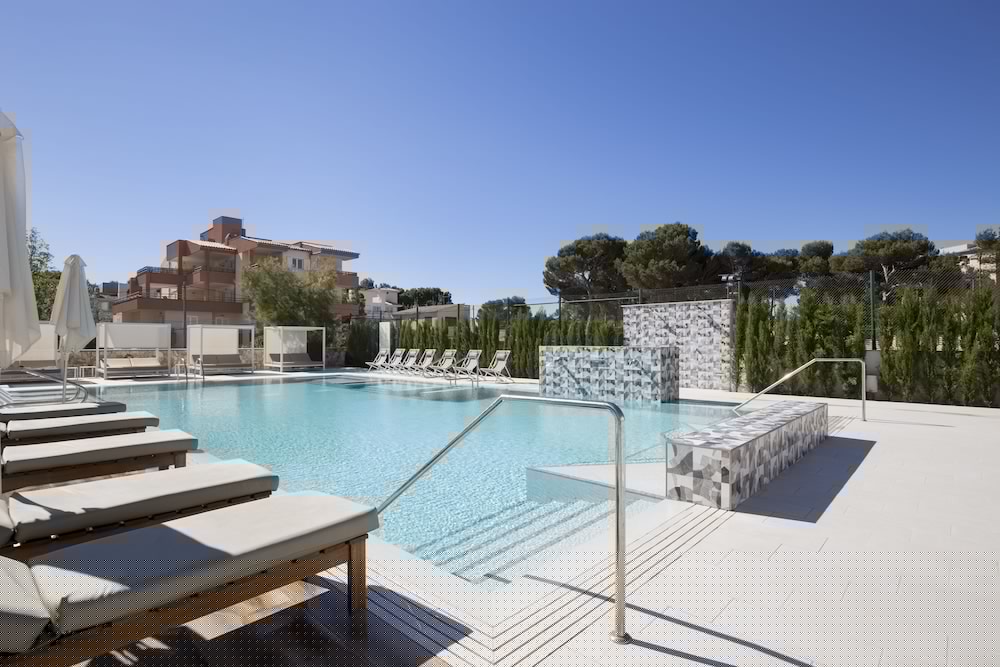 Bella Playa Hotel and Spa 74/78