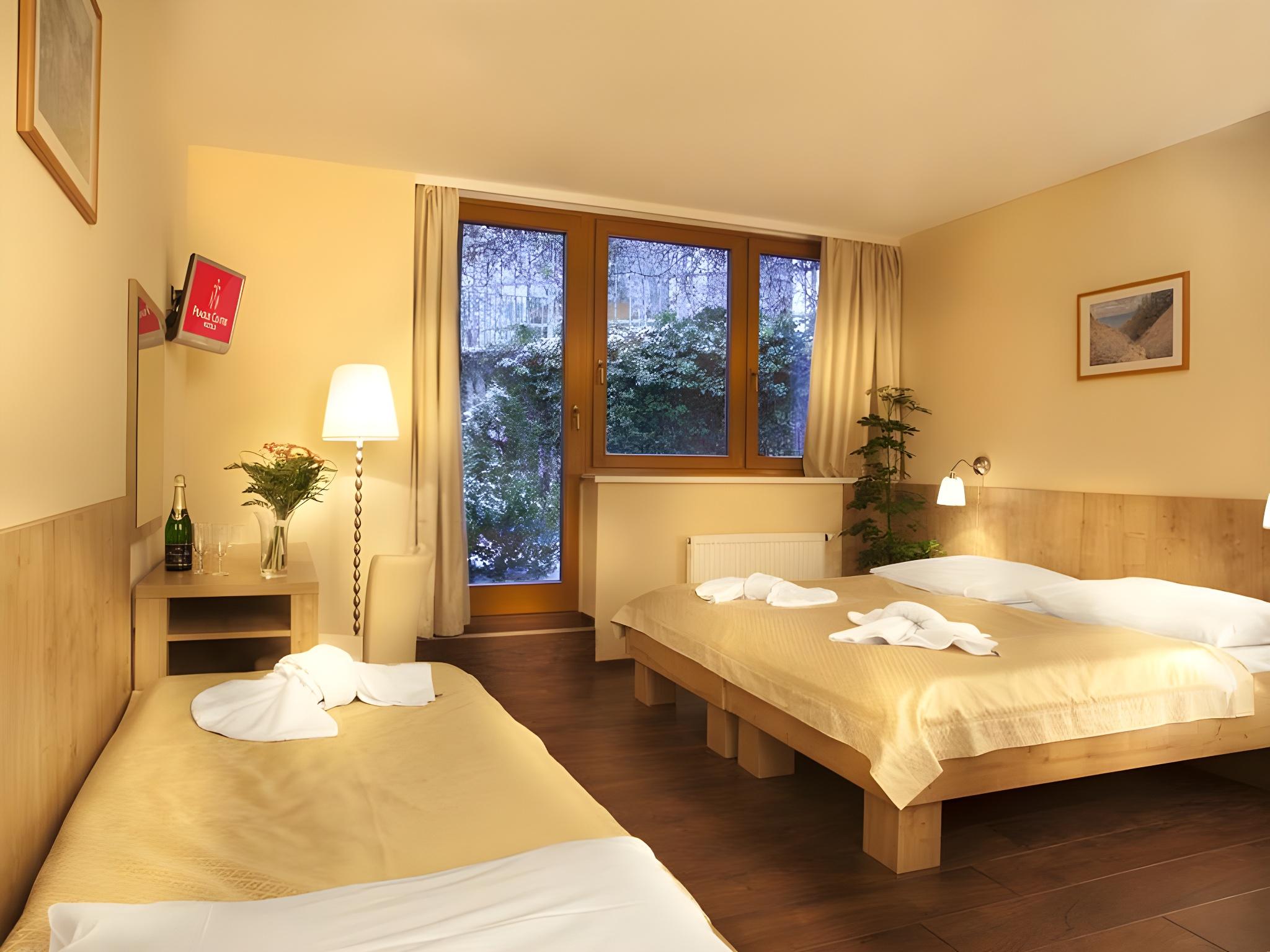 Room, Triple
