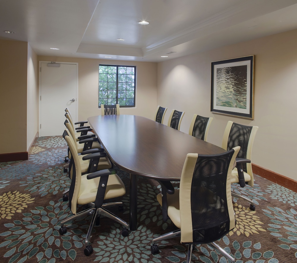 Staybridge Suites Fayetteville Univ of Arkansas 48/51