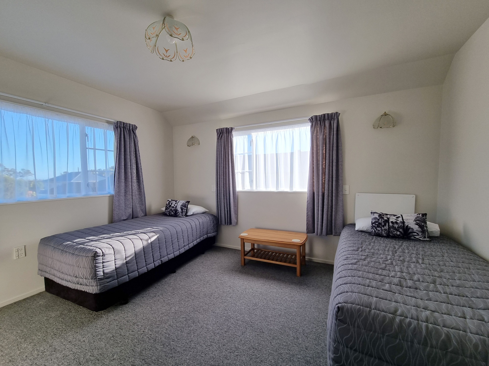4 Bedrooms, House, 1 Queen and 4 Single Beds