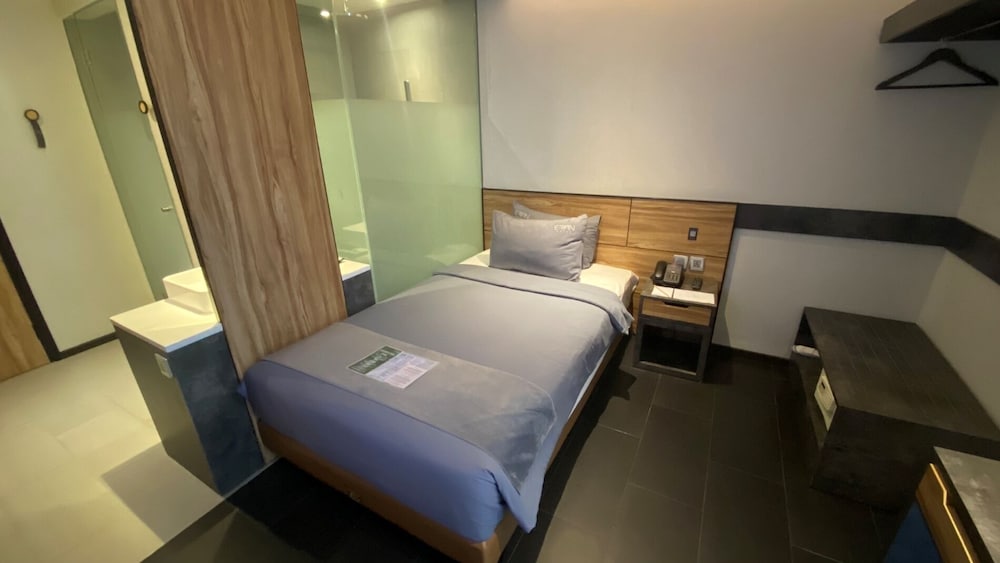 Erian Hotel 13/50