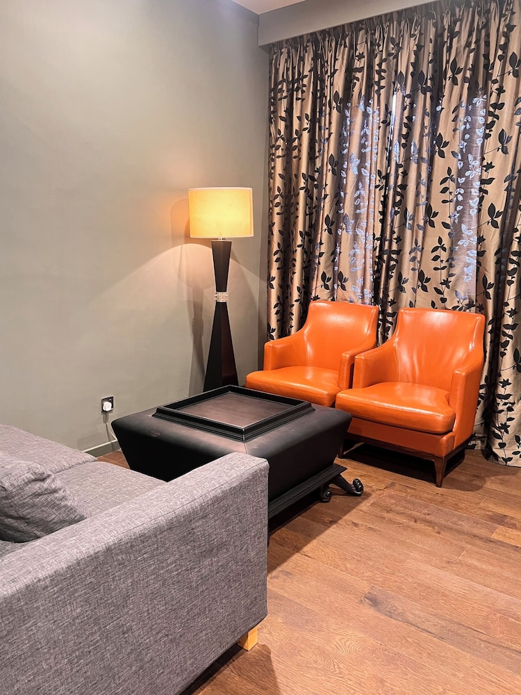 Bedrock Hotel 29/50