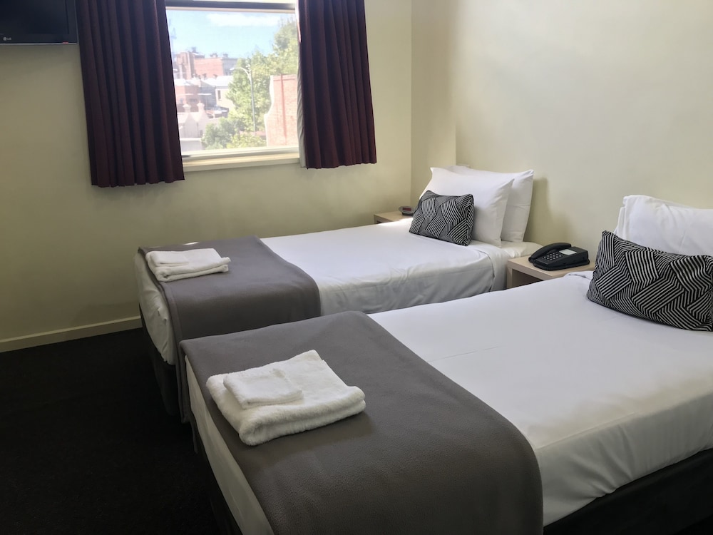 Miami Hotel Melbourne 17/50