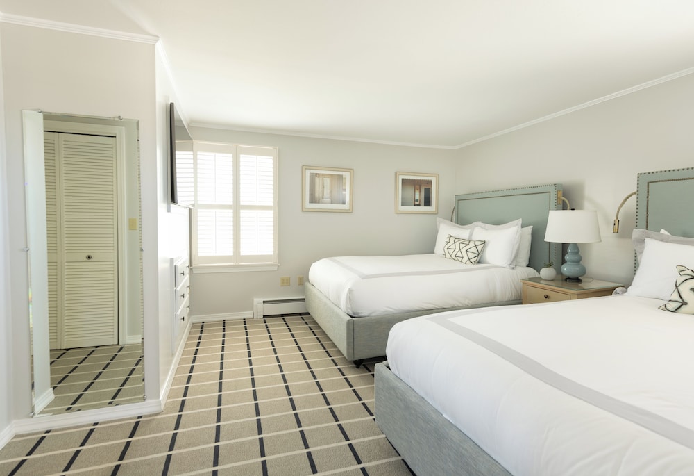 Cottage, King Bed, 2 Queen Beds, Beach Side, Sofa