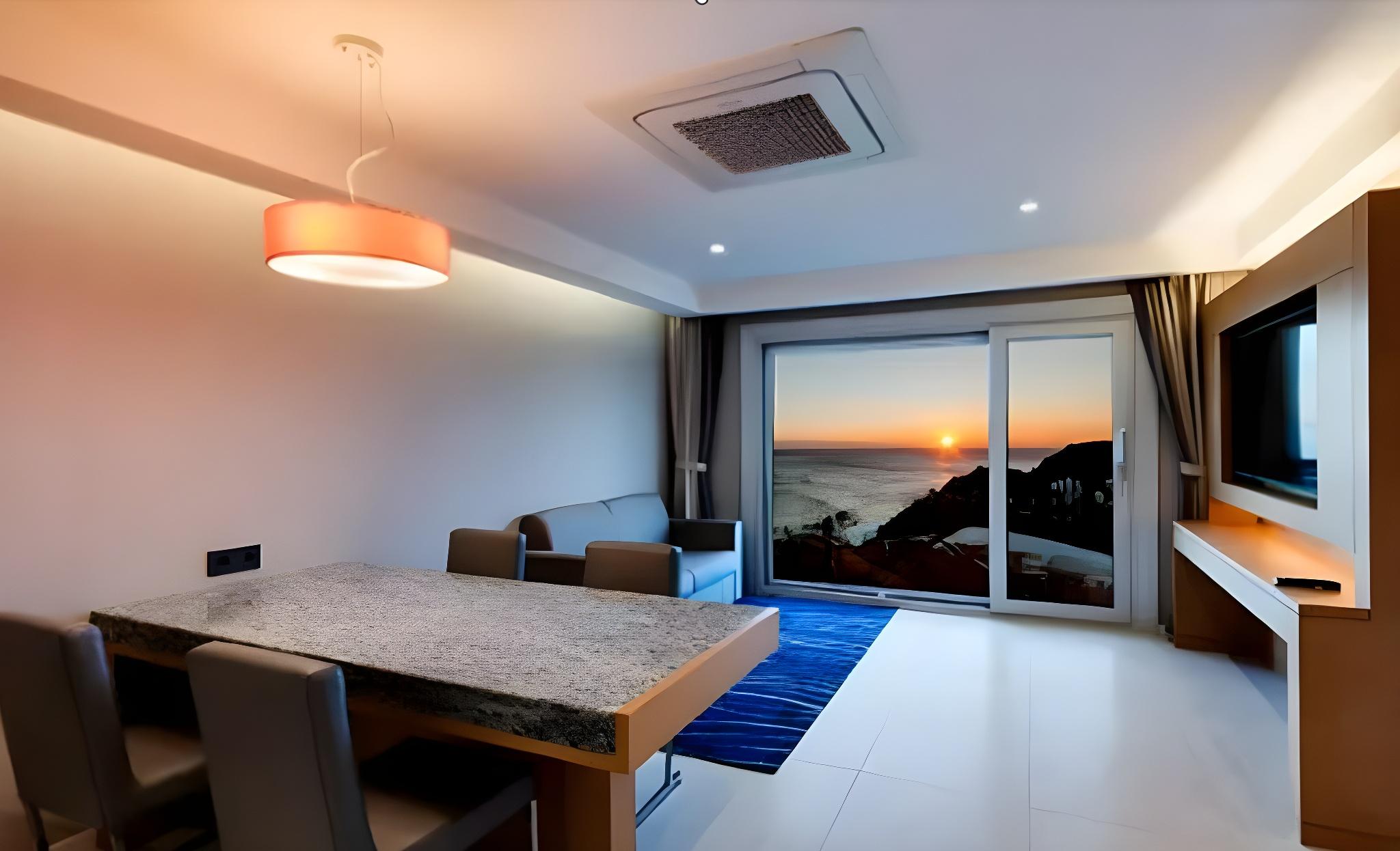 Condo, Sun Cruise, Sunrise, Junior Suite, Twin Beds, Partial Ocean View