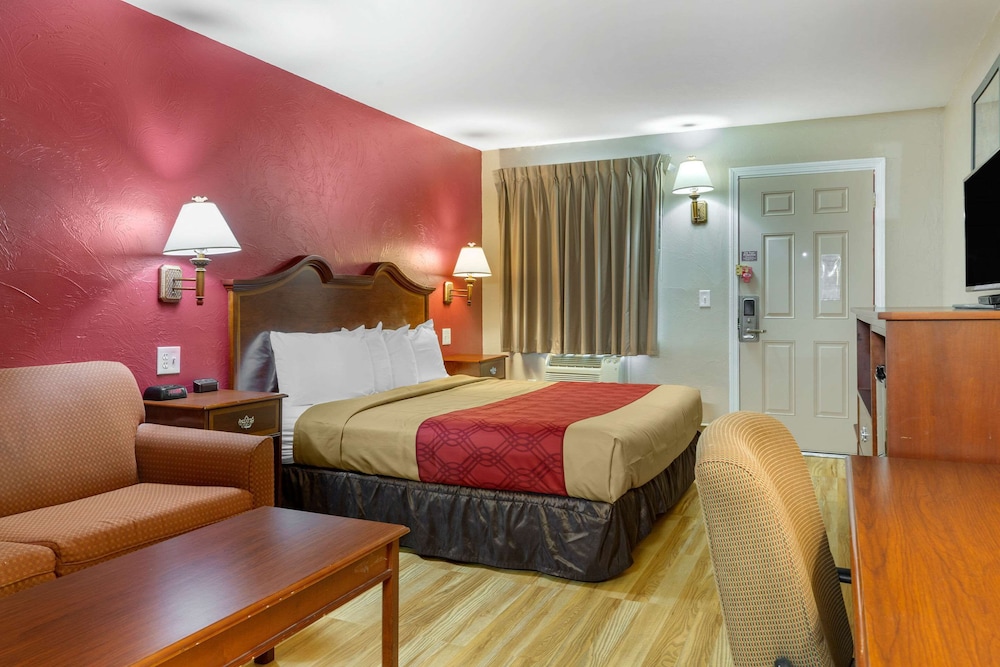 Econo Lodge Sturbridge Route 20 13/49
