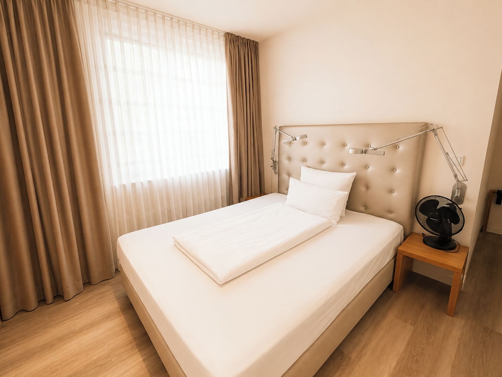 Hotel Maximilians 8/19
