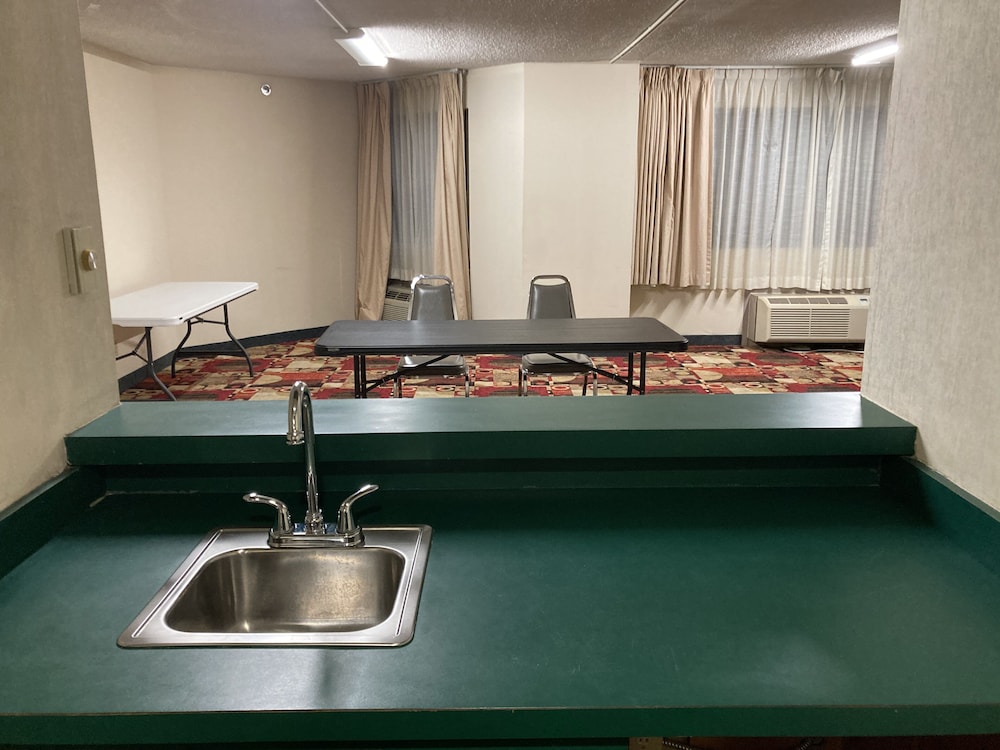 Days Inn By Wyndham Sherman 48/54