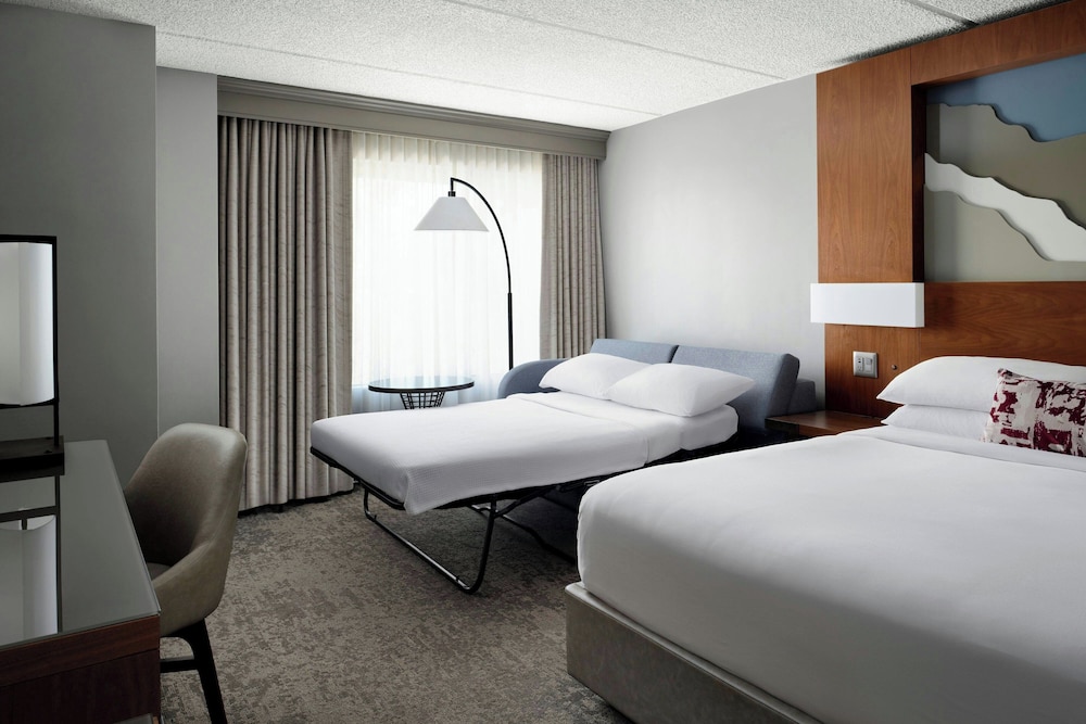 ROOM, KING BED, SOFA