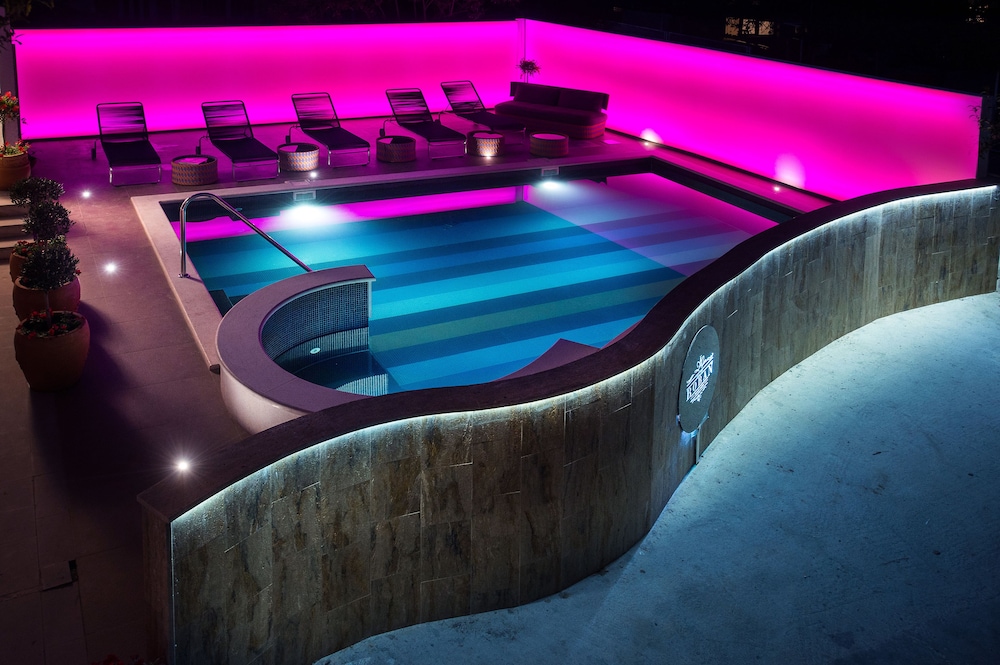 Boban Luxury Suites 52/80