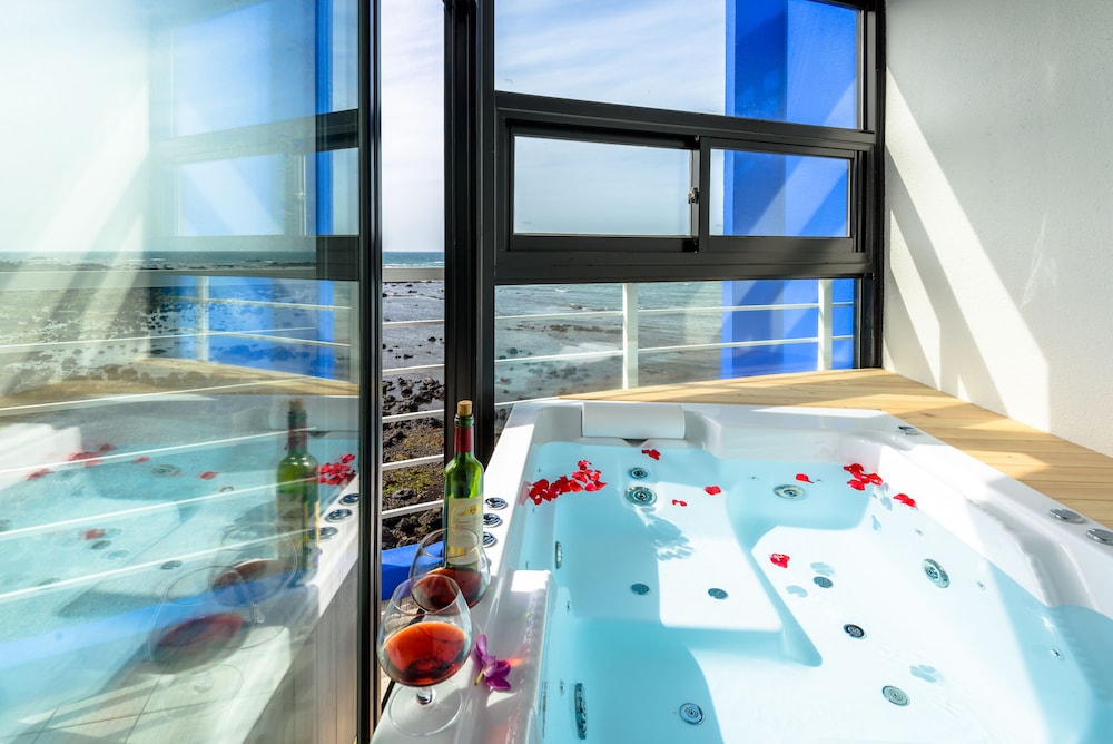 On The Sea Pension 50/80