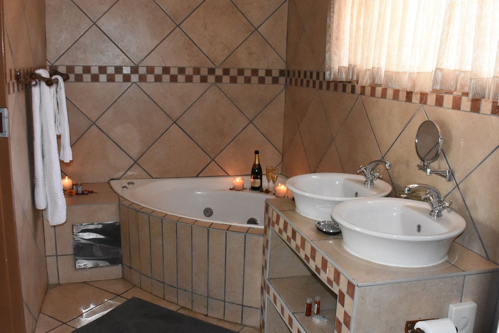 Batter Boys Boutique Hotel 46/50