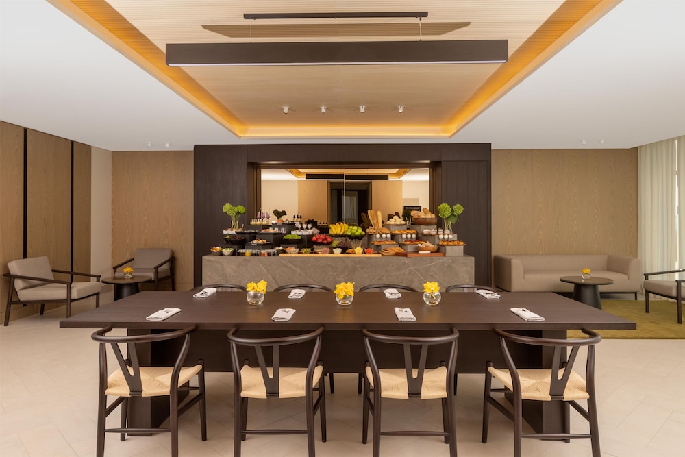 Avani+ Palm View Dubai Hotel & Suites 35/50