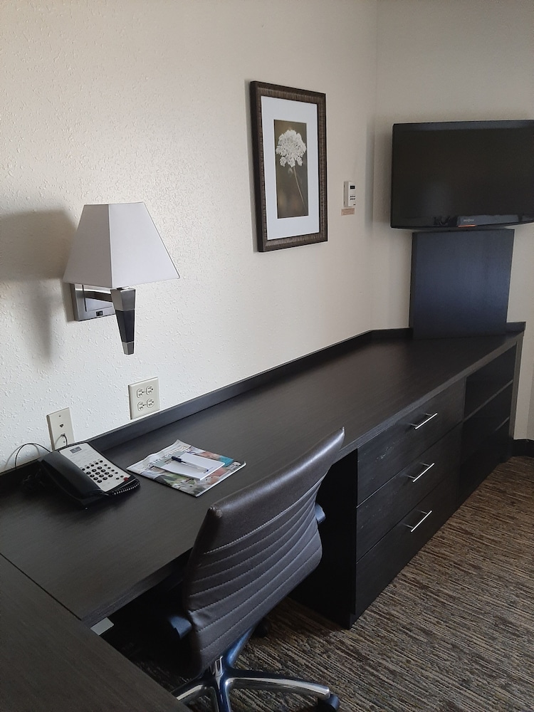 CANDLEWOOD SUITES AURORA- NAPERVILLE 45/51