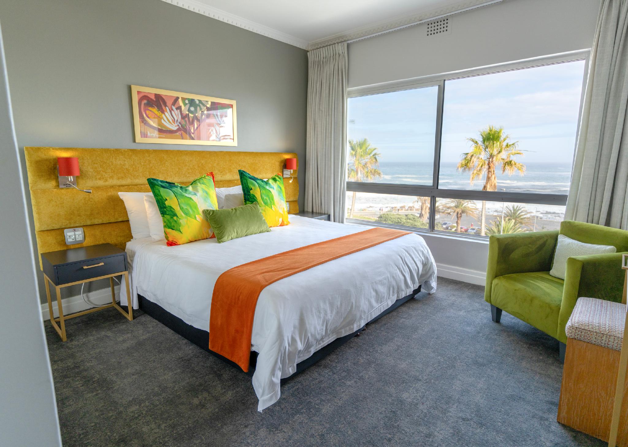 Mini, Suite, King Bed, Sofa