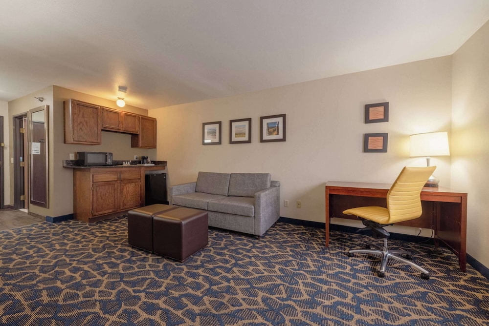 Comfort Inn Suites 47/75