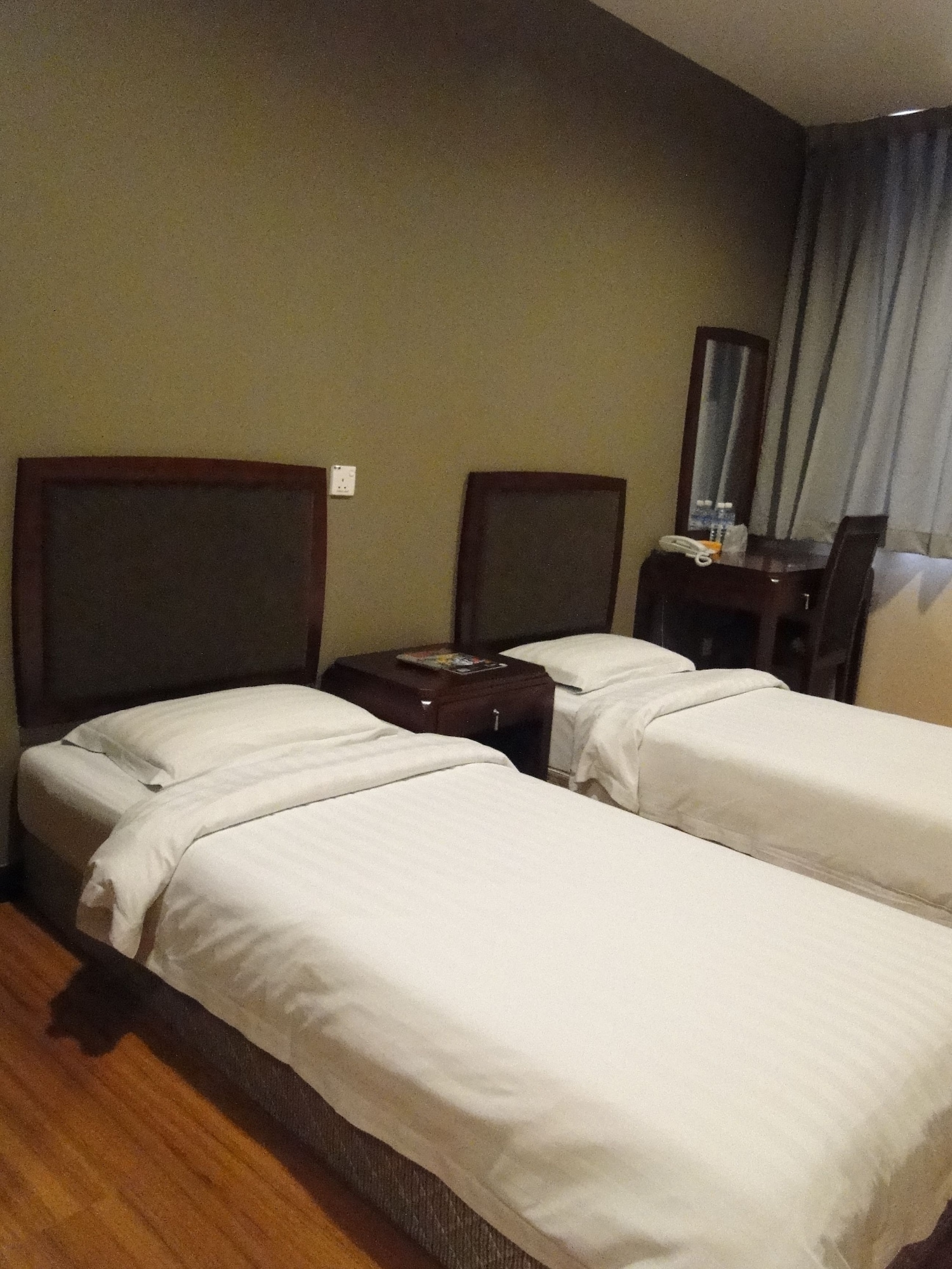 ECONOMY, TWIN BEDS
