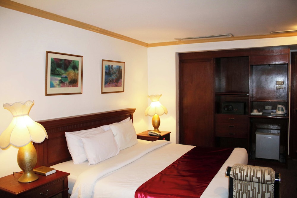 EXECUTIVE, SUITE