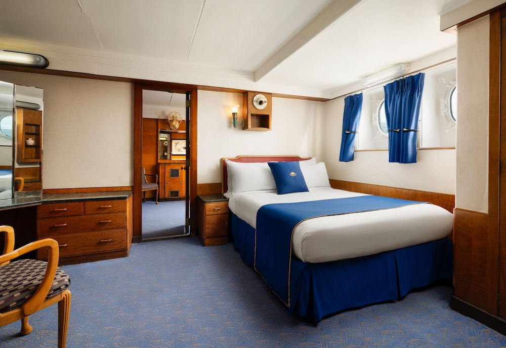 Mini, Suite, Queen Bed