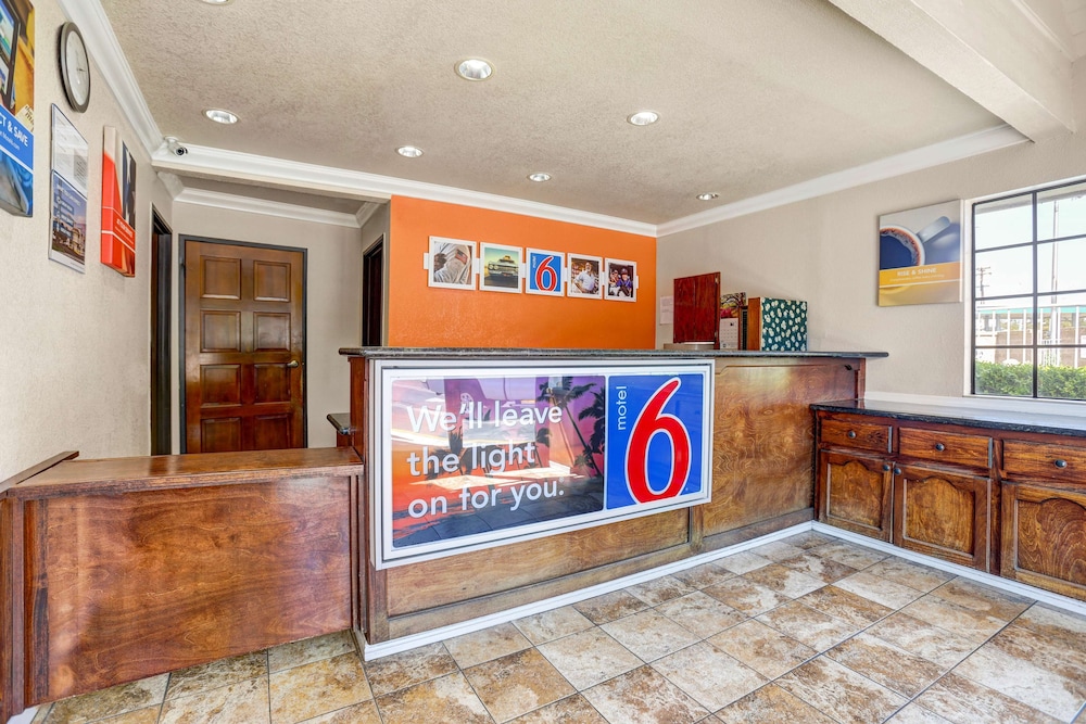 Motel6 Fresno, CA - Belmont Ave 9/39