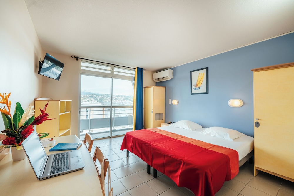 غرفة قياسية بسريرين منفصلين، Centre International de Sejour Hostel 1/5