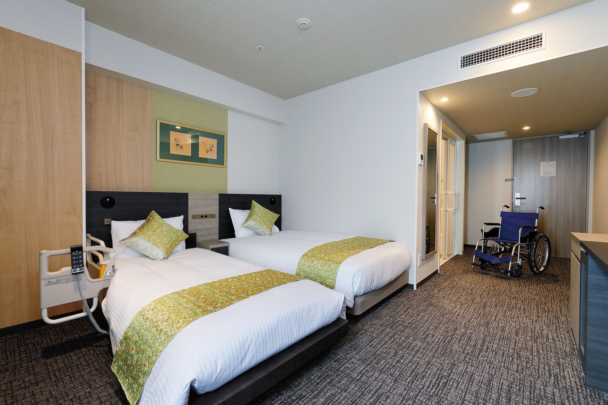 ROOM, ACCESSIBLE