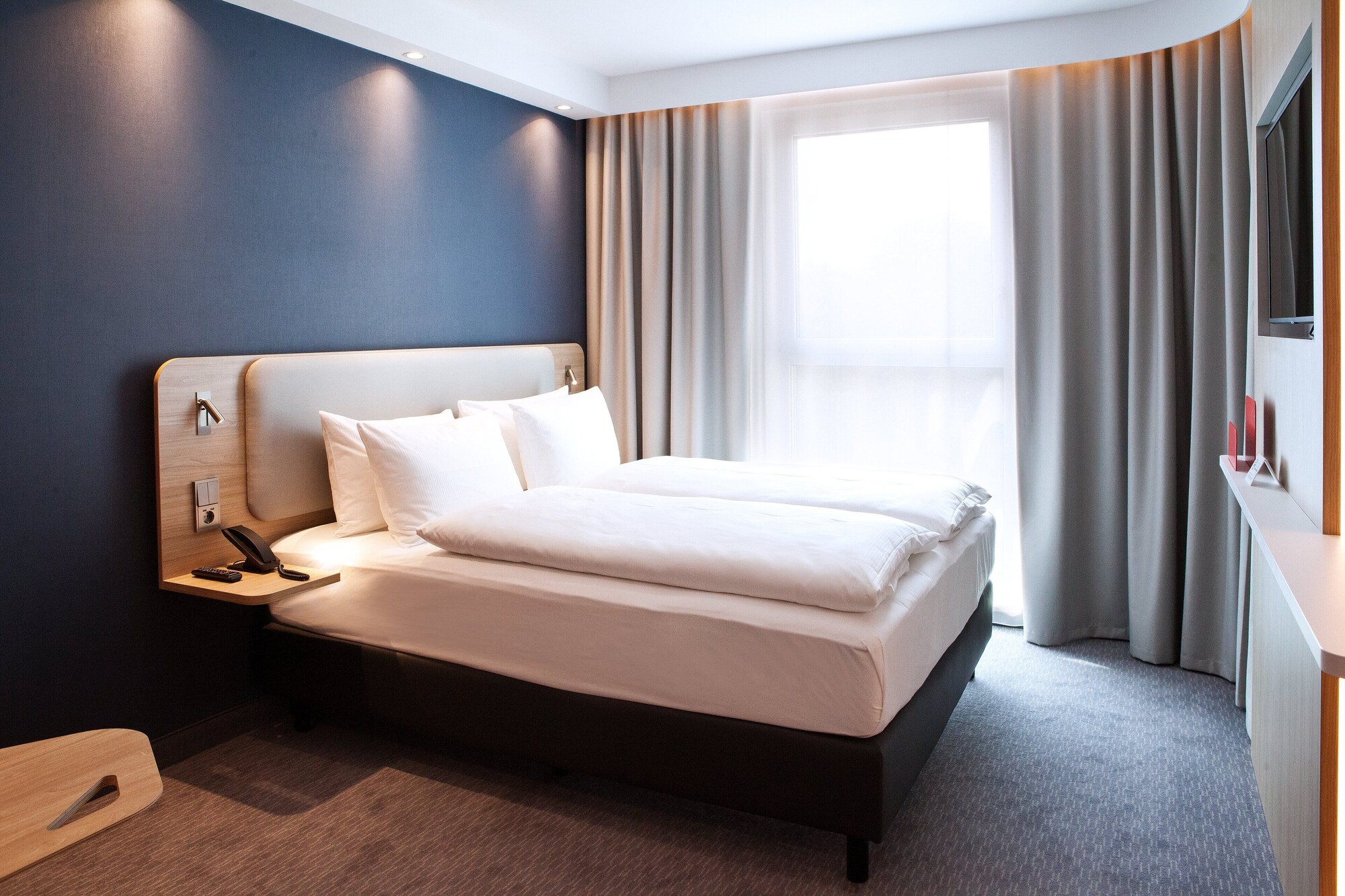 Standard, Queen Bed, Accessible