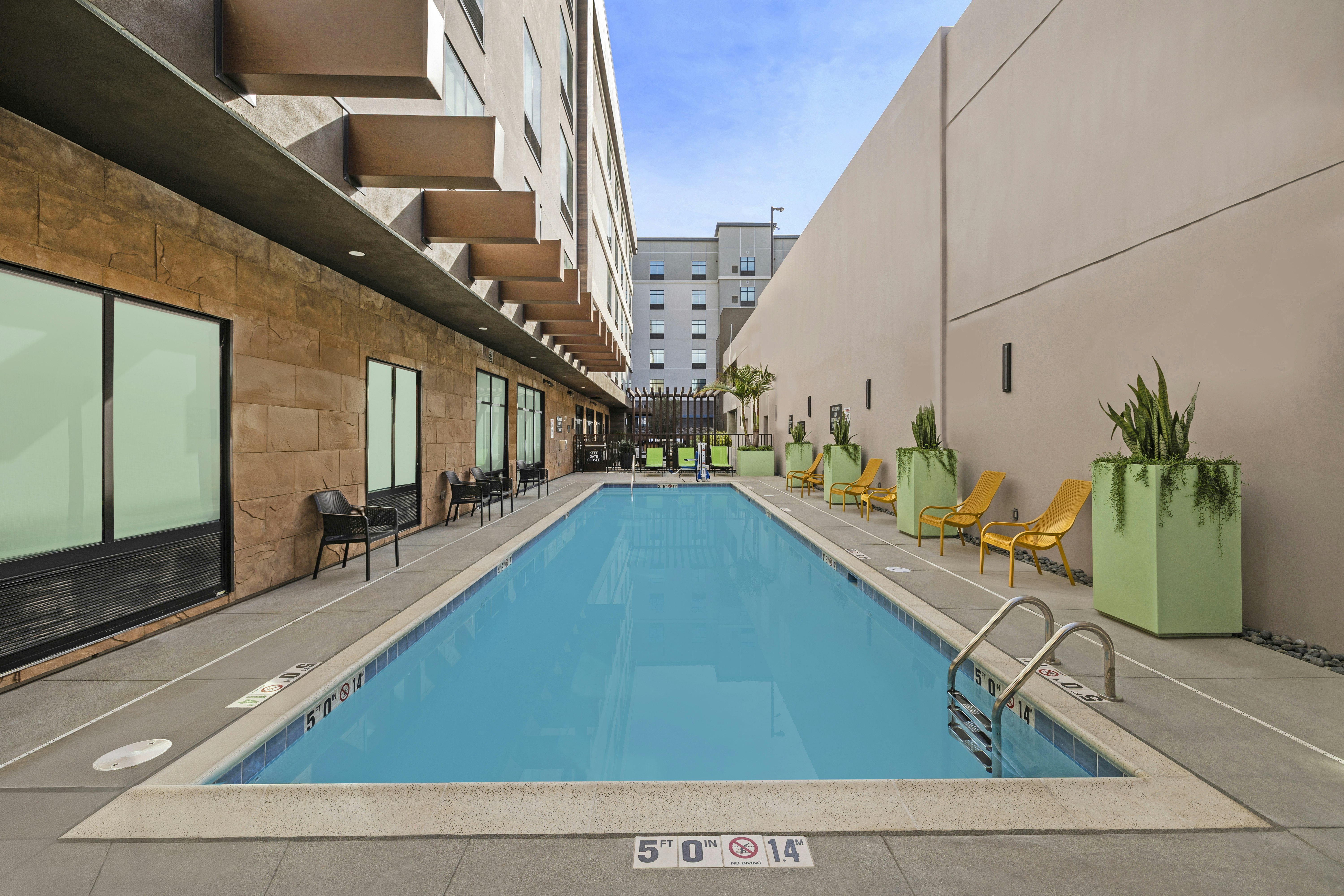 Home2 Suites by Hilton Riverside Downtown 37/38