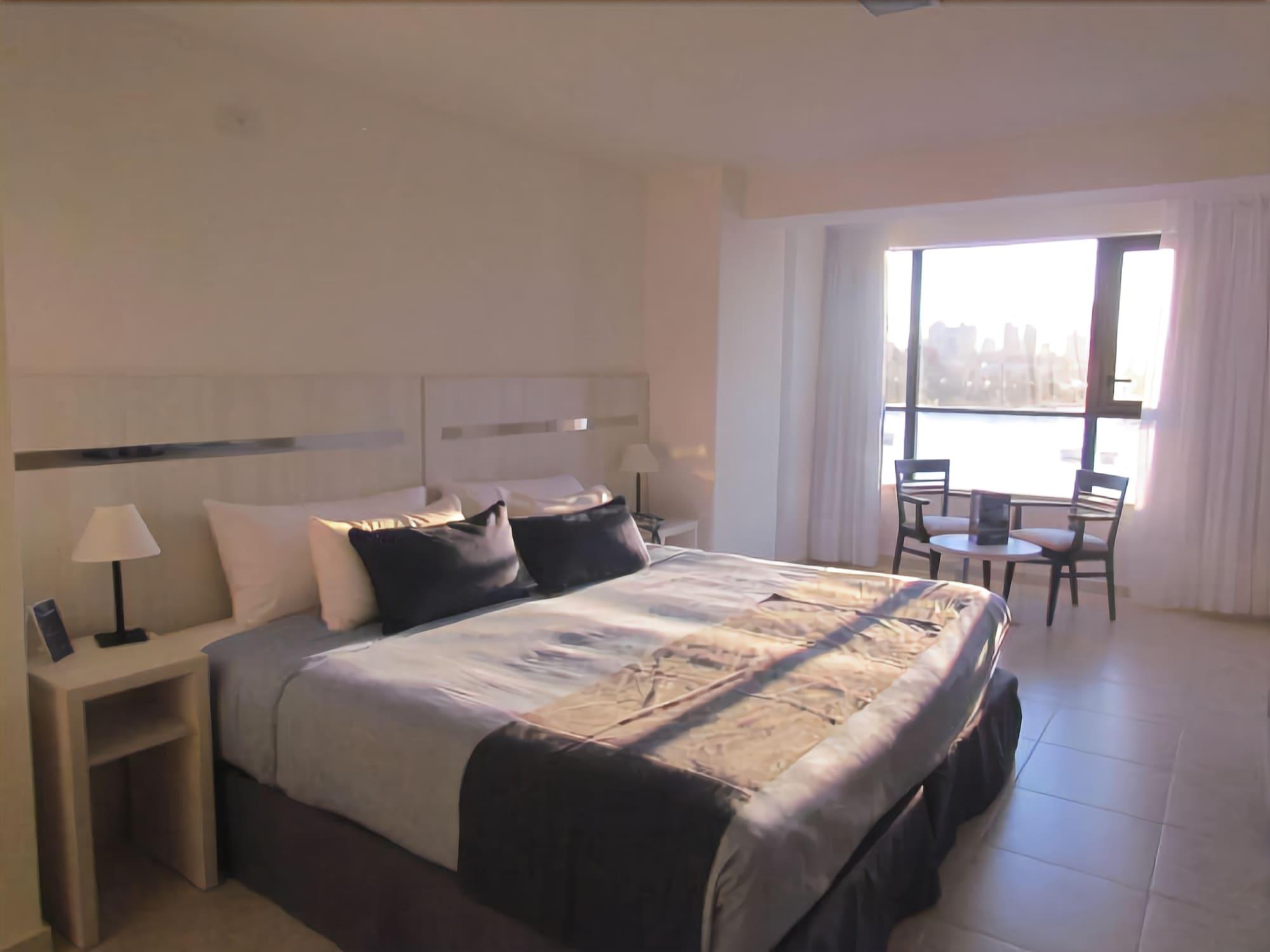 Puerto Amarras Hotel & Suites 6/19