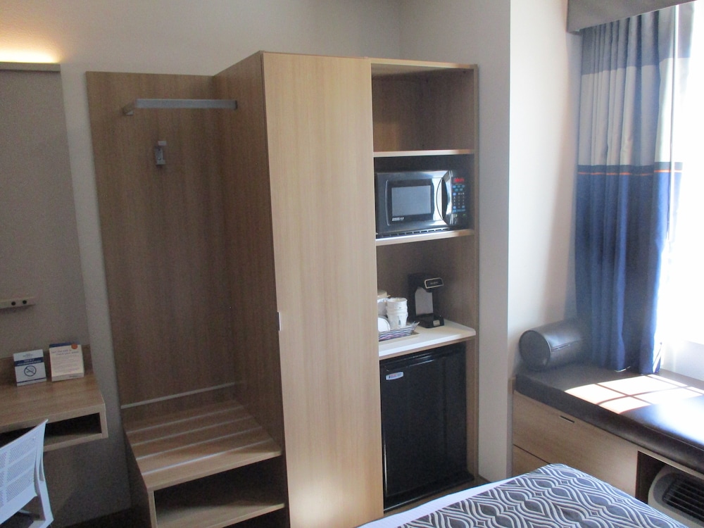 Microtel Inn and Suites By Wyndham Naples Vernal 16/50