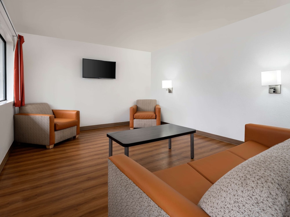 Motel6 Santa Maria, CA - North 33/43