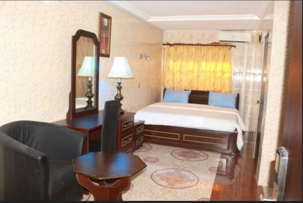 Cute Villa Hotel And Suites 5/17