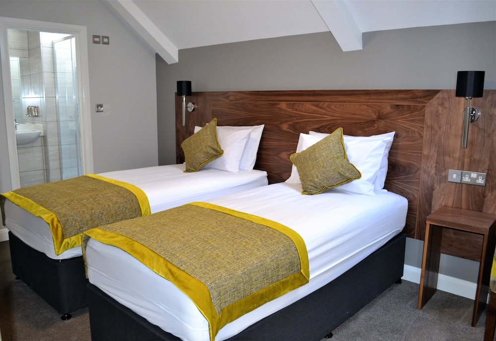 New Park Hotel 7/50