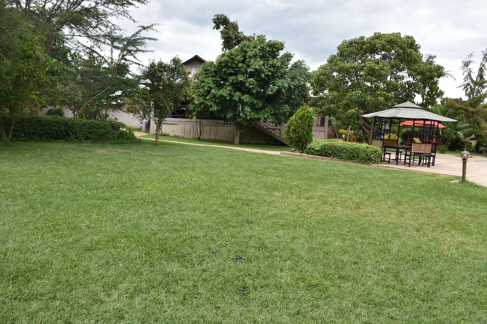 LUKENYA GETAWAY 43/50