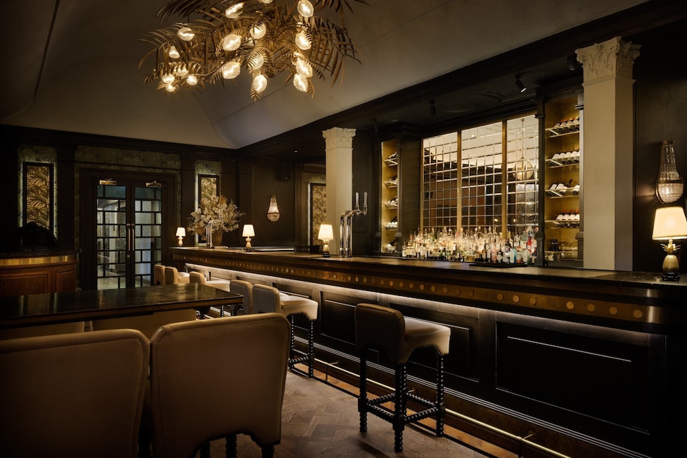 The Queens Hotel 50/59