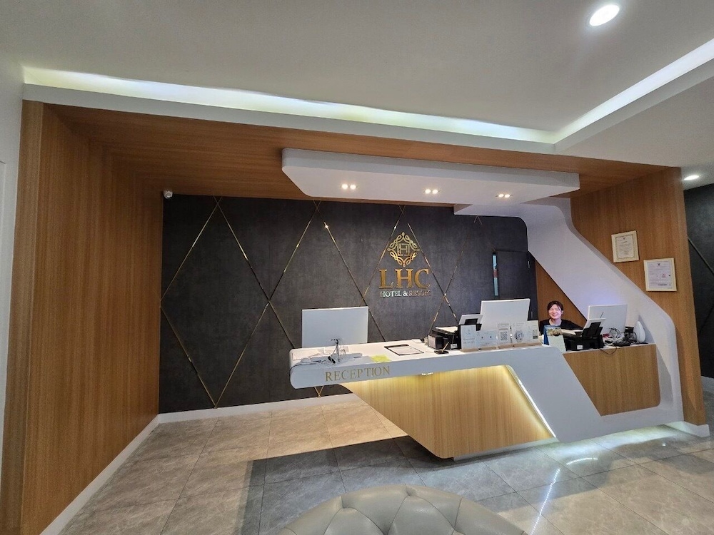 LHC Hotel and Resort 12/75