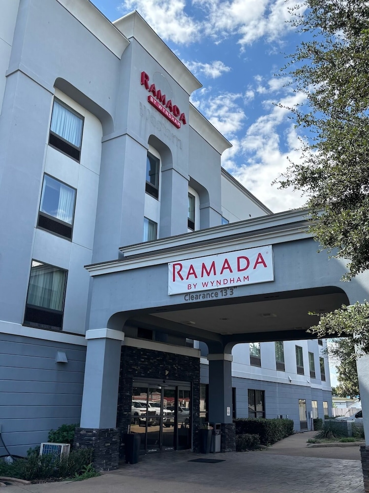 Ramada by Wyndham Burkburnett / Wichita Falls — 9