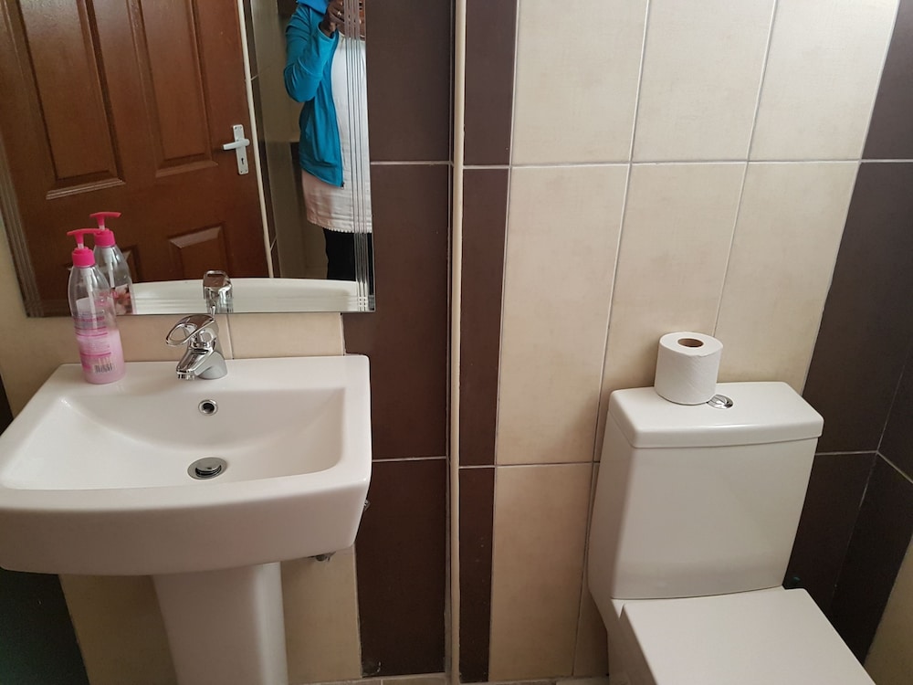 Spurwing Guest House 48/50