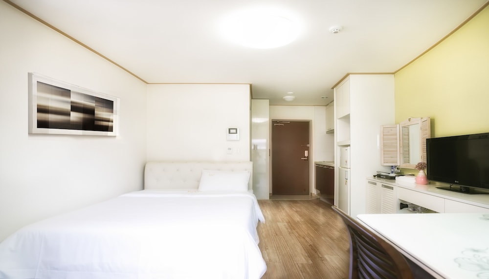 EAN Residence Hotel 7/18