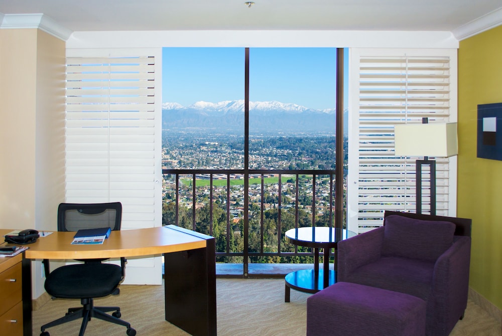 Pacific Palms Resort 16/50