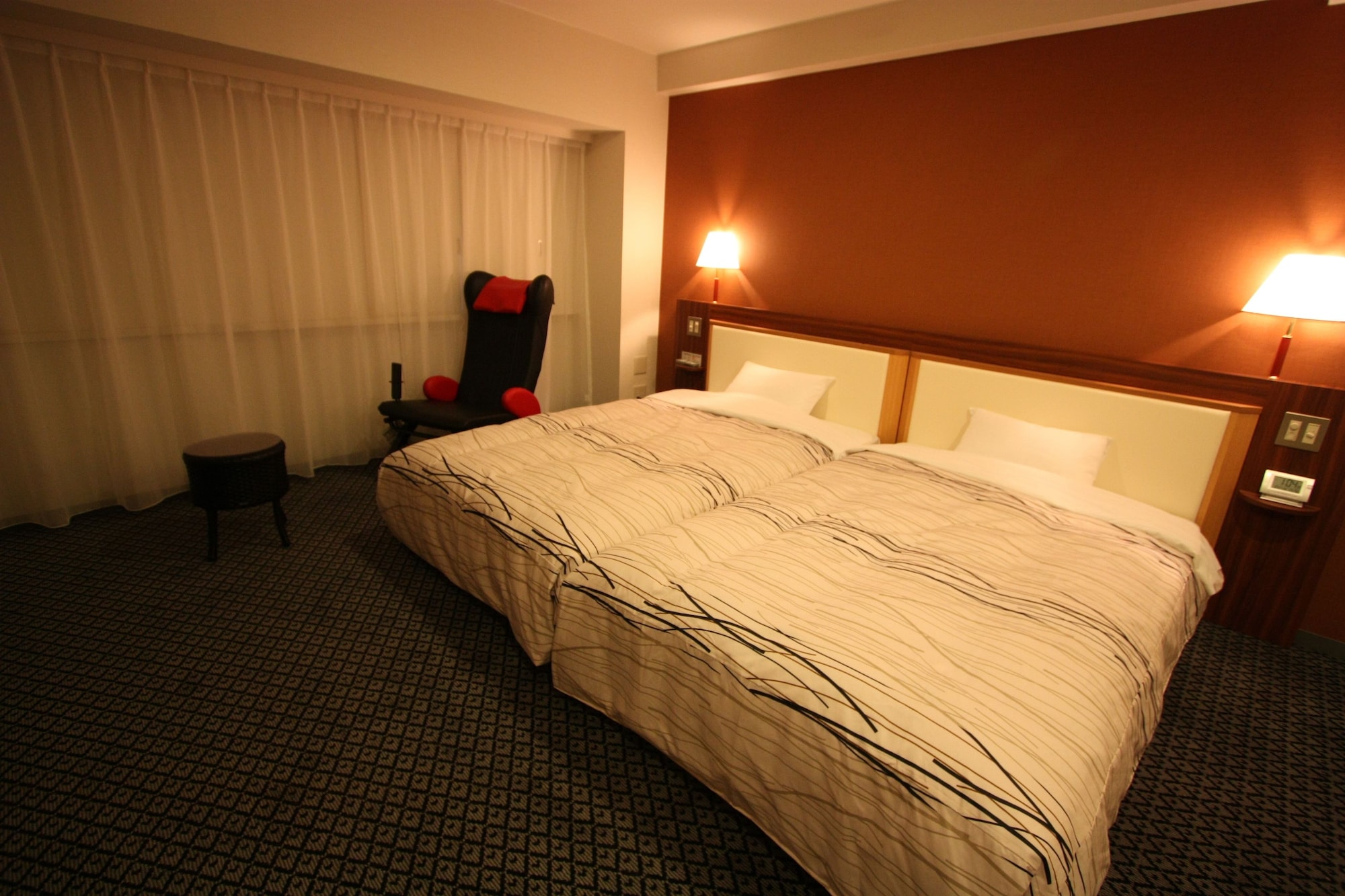 DELUXE, TWIN BEDS