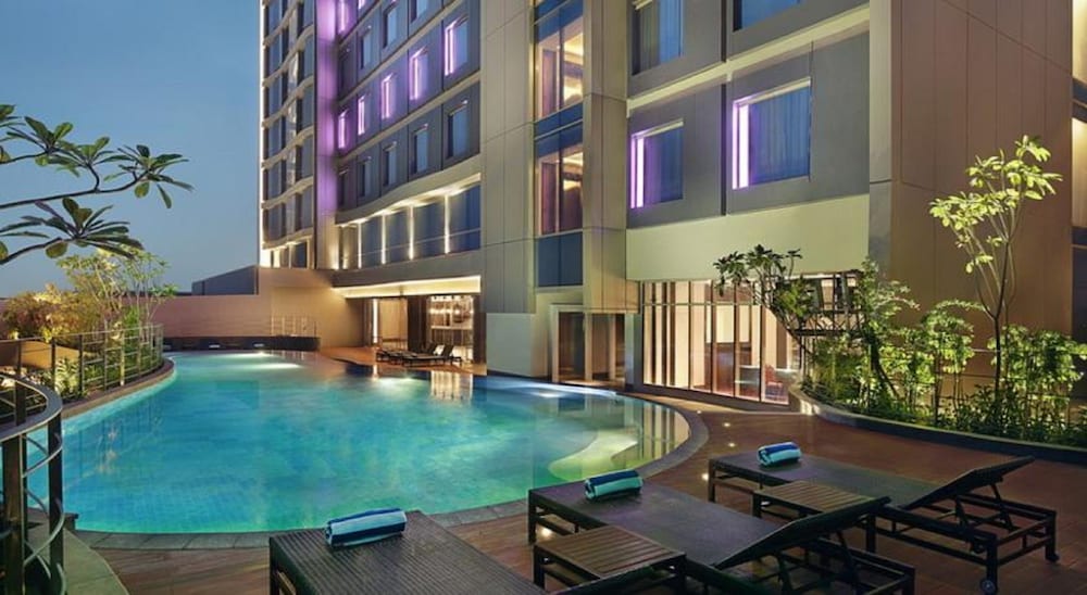 Mercure Karawang 3/66