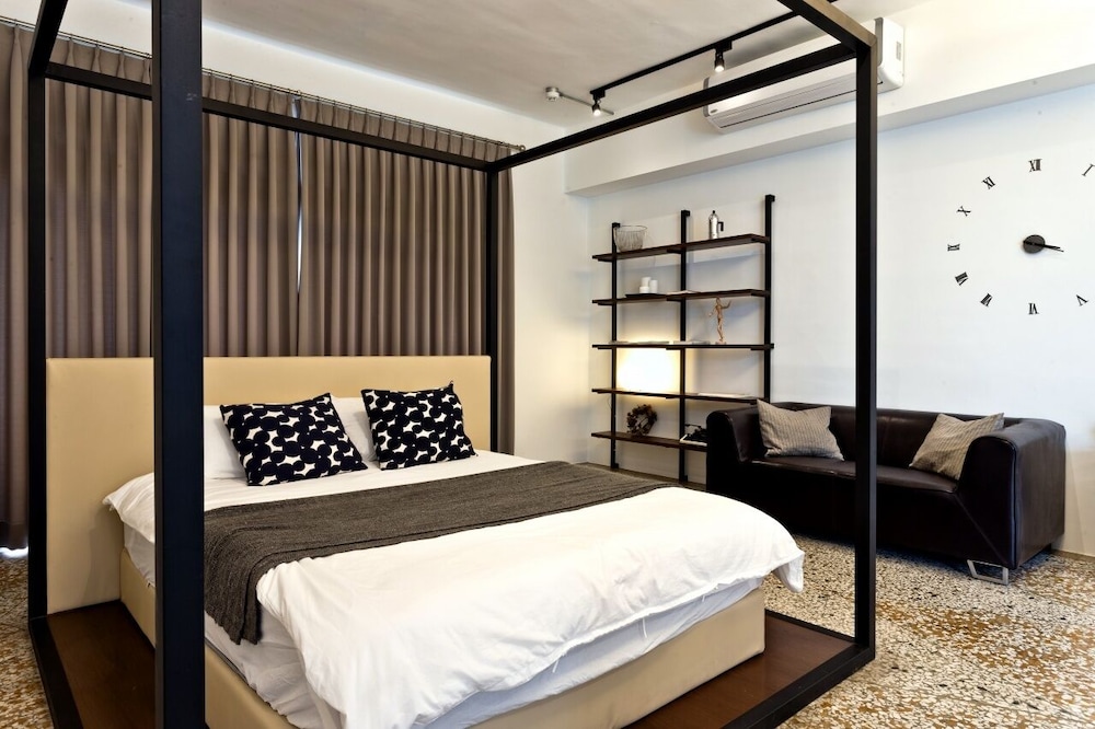 ROOM, DOUBLE BED