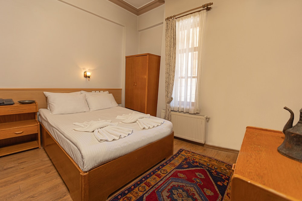 AKUZUN HOTEL 12/65