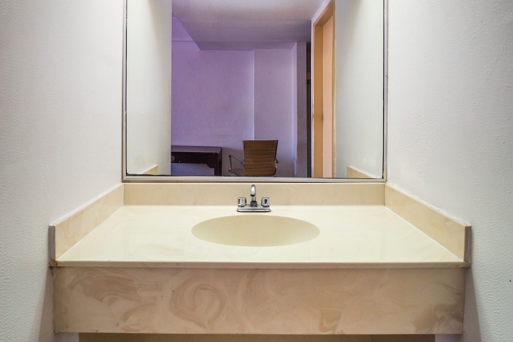 غرفة قياسية بسريرين مزدوجين بإطلالة على البحر، Hotel Costa Ensenada 5/6